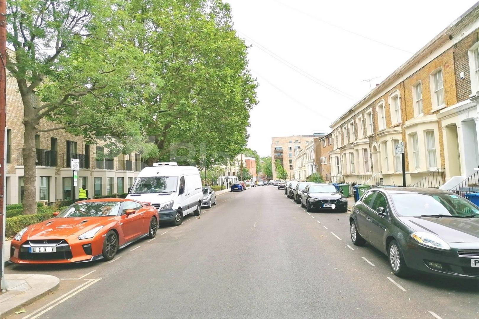 Georgian conversion spread on the ground floor with charming patio garden  Wansey Street, London Bridge